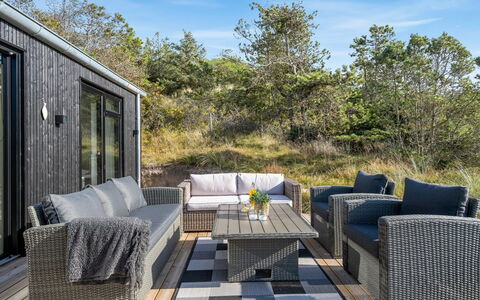 Helga - 900M from the Sea: Holz, Zuhause, Veranda, Deck, Hartholz, Dach, Holzbeize, Holzboden, Eco Hotel