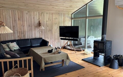 Gjorgjija - 50M from the Sea: Möbel, Interior Design, Flooring, Fussboden, Holz, Decke, Zimmer, Holzboden, Wohnzimmer, Couch