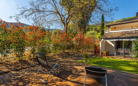 Les Terrasses de Cavalière Ii: Blatt, Schatten, Garten, Sonnenlicht, Landscaping, Hinterhof, Garten, Eco Hotel, Gartenmöbel, Bauernhaus