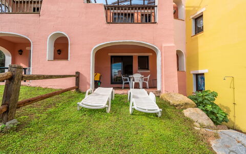 Apartments In Country Village Near Stintino: Gartenmöbel, Hazienda, Hotel, Resort, Villa, Balkon, Ferienort, Sonnenliege