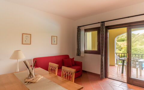Apartments With Pool Country Village, Stintino: Zimmer, Holzbeize, Decke, Küche & Esszimmer Tisch, Hartholz, Wohnzimmer, Esszimmer, Lack, Holzboden