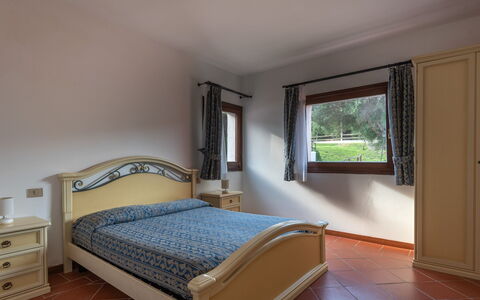 Apartments With Pool Country Village, Stintino: Bett, Schlafzimmer, Möbel, Interior Design, Bettdecke, Holz, Flooring, Bedding, Zimmer, Fussboden
