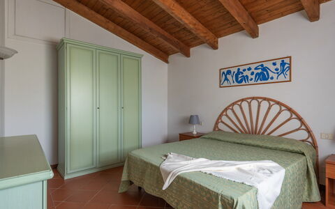 Villetta Mare Blu With Pool, Country Village, Stin: Schlafzimmer, Interior Design, Flooring, Bett, Fussboden, Möbel, Bettdecke, Bedding, Bettrahmen, Zimmer