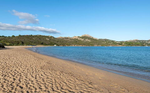Casa D'orso Green Village Sardegna: Wasser, Wolke, Himmel, Wasservorräte, Azurblau, Strand, Baum, Natürliche Landschaft, Küsten Und Ozeanische Forms, Bank