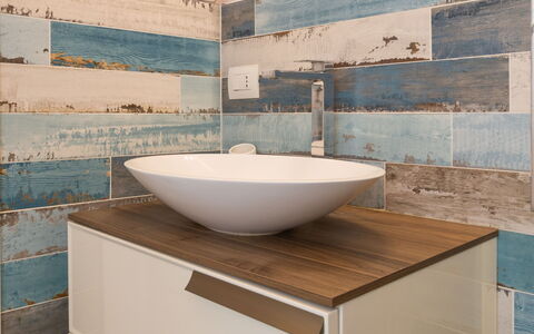 Castiglioncello 230: Armatur, Flooring, Fussboden, Badezimmer, Installation, Fliese, Bad Sink, Sinken, Zapfhahn, Holzbeize