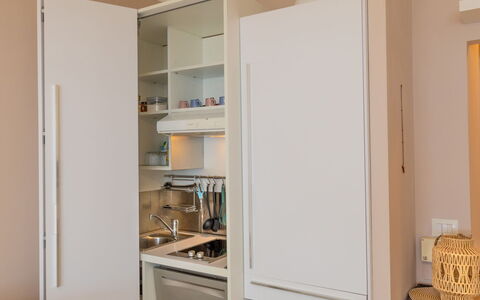 Castiglioncello 230: Holz, Cabinetry, Flooring, Interior Design, Möbel, Fussboden, Schrank, Küchengerät, Küche, Regale