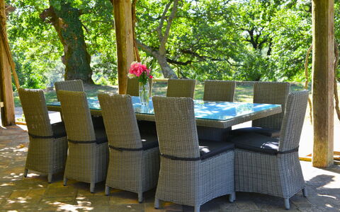 Villa Il Troscione: Möbel, Gartenmöbel, Stuhl, Tisch Im Freien, Schatten, Terrasse, Wicker, Garten, Küche & Esszimmer Tisch, Hinterhof