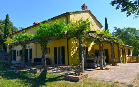 Villa Il Troscione: Zuhause, Schatten, Tür, Frühling, Hütte, Estate, Hazienda, Veranda, Garten, Garten