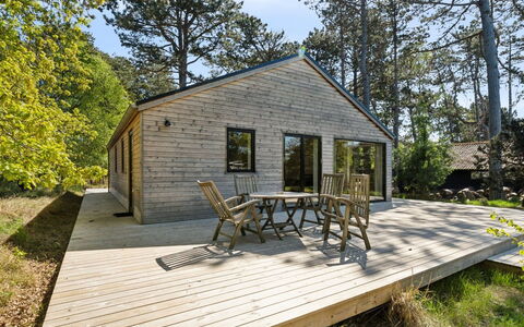 Dagino - 200M from the Sea: Vegetation, Strauch, Frühling, Hütte, Garten, Schatten, Hinterhof, Garten, Stuhl