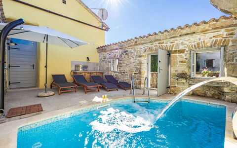 Franz: Blau, Schwimmbad, Resort, Thermae, Eco Hotel, Ferienort, Hotel
