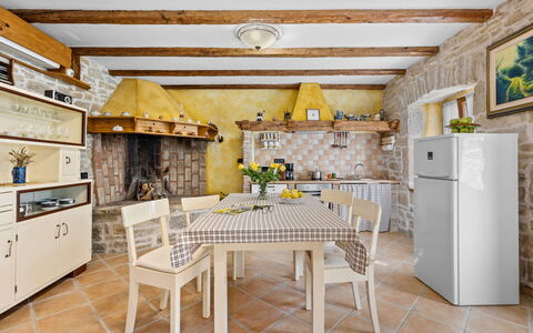 Franz: Möbel, Interior Design, Küche, Flooring, Fussboden, Holz, Decke, Stuhl, Zimmer, Countertop