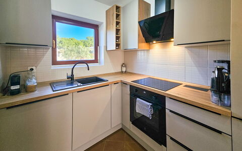 Sonus Silenti: Küchengerät, Küche, Countertop, Major Appliance, Flooring, Interior Design, Cabinetry, Holz, Haushaltsgerät, Herd