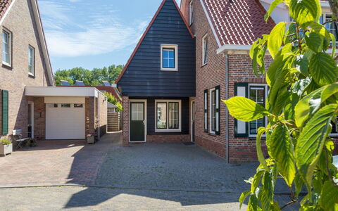 Domburgse Oase: Wohngebiet, Haus, Zuhause, Nachbarschaft, Dach, Menschliche Siedlung, Vorort, Tür, Hütte, Auffahrt