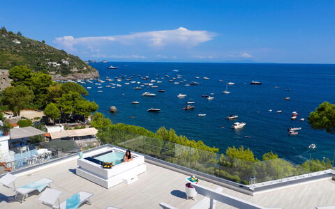 Villa Neranyum: Resort, Meer, Küsten Und Ozeanische Forms, Küste, Schwimmbad, Ozean, Strandresort, Luftaufnahmen, Ferienort, Hotel