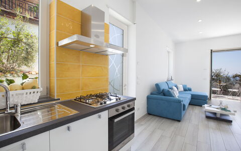 Villa Neranyum: Küche, Flooring, Interior Design, Major Appliance, Möbel, Holz, Küchengerät, Countertop, Fussboden, Zimmer