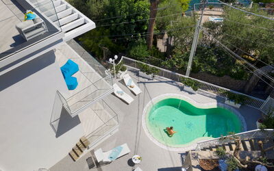 Villa Neranyum: Schwimmbad, Resort, Gartenmöbel, Verbundwerkstoff, Eco Hotel, Freizeit, Estate, Schatten, Villa, Thermae