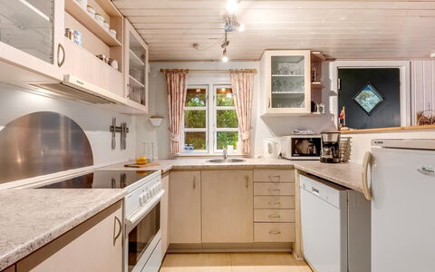 Brawith - 700M to the Fjord: Möbel, Flooring, Interior Design, Küche, Countertop, Holz, Fussboden, Cabinetry, Decke, Küchengerät