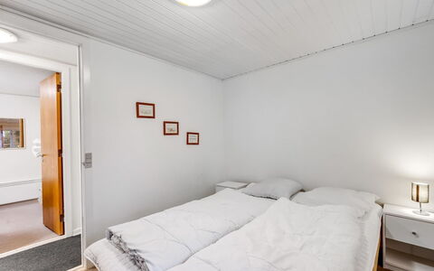 Brawith - 700M to the Fjord: Wand, Fussboden, Flooring, Holz, Decke, Interior Design, Schlafzimmer, Bett, Zimmer, Bettdecke