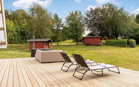 Jantje - 500M to the Fjord: Holz, Holzboden, Gartenmöbel, Hartholz, Möbel, Grundstueck, Deck, Holzbeize, Planke, Garten
