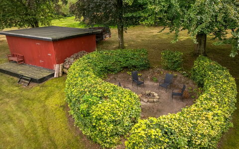 Jantje - 500M to the Fjord: Blatt, Strauch, Garten, Ground, Rasen, Frühling, Hinterhof, Landscaping, Garten, Hecke