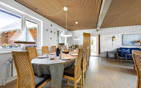 Solvey - 400M from the Sea: Möbel, Interior Design, Flooring, Fussboden, Decke, Zimmer, Stuhl, Tabelle, Wohnung, Küche & Esszimmer Tisch