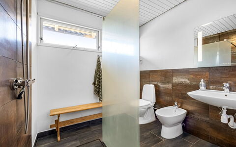 Solvey - 400M from the Sea: Möbel, Interior Design, Flooring, Fussboden, Decke, Zimmer, Stuhl, Tabelle, Wohnung, Küche & Esszimmer Tisch