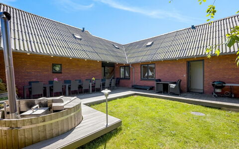 Solvey - 400M from the Sea: Möbel, Interior Design, Flooring, Fussboden, Decke, Zimmer, Stuhl, Tabelle, Wohnung, Küche & Esszimmer Tisch
