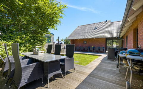 Solvey - 400M from the Sea: Möbel, Interior Design, Flooring, Fussboden, Decke, Zimmer, Stuhl, Tabelle, Wohnung, Küche & Esszimmer Tisch