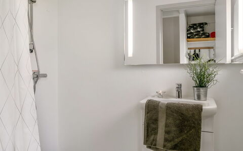 Arton - from the Sea: Wand, Interior Design, Armatur, Flooring, Fussboden, Beleuchtung, Spiegel, Decke, Badezimmer, Installation