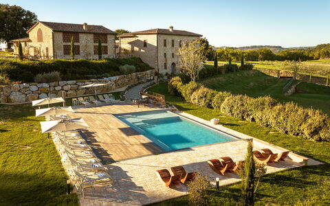 Le Volte, Borgo Campassini, Monteriggioni: Schwimmbad, Grundstueck, Estate, Bauernhaus, Resort, Villa, Hütte, Gartenmöbel, Garten, Landscaping