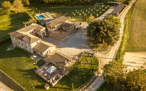 Le Volte, Borgo Campassini, Monteriggioni: Wohngebiet, Haus, Zuhause, Estate, Landschaft, Einfach, Grundstueck, Ländliches Gebiet, Menschliche Siedlung, Hütte