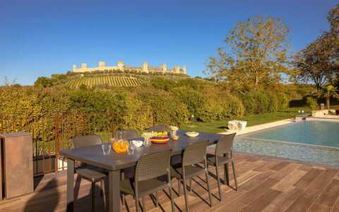 Le Torri, Borgo Campassini, Monteriggioni: Möbel, Tabelle, Gartenmöbel, Stuhl, Tisch Im Freien, Küche & Esszimmer Tisch, Garten, Schatten, Hinterhof, Eco Hotel