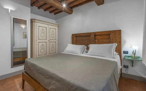 Le Torri, Borgo Campassini, Monteriggioni: Möbel, Schlafzimmer, Interior Design, Bett, Flooring, Decke, Zimmer, Bettdecke, Fussboden, Bedding