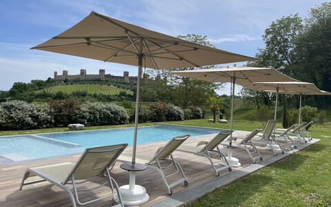 Il Borgo, Borgo Campassini, Monteriggioni: Möbel, Regenschirm, Gartenmöbel, Stuhl, Schatten, Tisch Im Freien, Tabelle, Sonnenliege, Garten, Überdachung