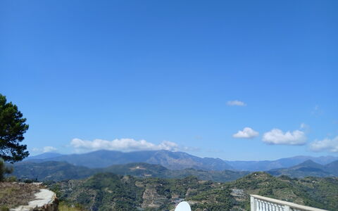 Villa dei Sogni: Bergforms, Daytime, Hügel, Berg, Hochland, Landschaft, Bergstation, Terrain, Gebirge, Grat
