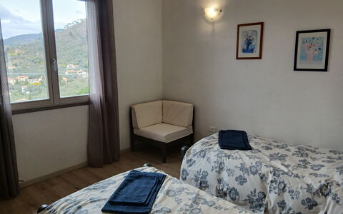Villa dei Sogni: Schlafzimmer, Bett, Bettdecke, Möbel, Bedding, Linens, Bettrahmen, Zimmer, Kissen, Matratze