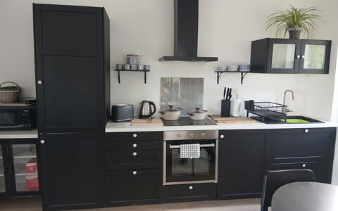 Villa dei Sogni: Küchengerät, Küche, Cabinetry, Countertop, Major Appliance, Flooring, Interior Design, Möbel, Haushaltsgerät, Herd