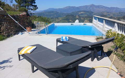Villa dei Sogni: Gartenmöbel, Möbel, Freizeit, Schwimmbad, Schatten, Sonnenliege, Stuhl, Urlaub, Resort, Läge