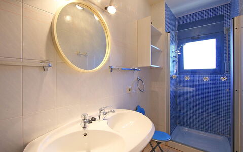 Don Felipe: Badezimmer, Eigentum, Zimmer, Fliese, Blau, Armatur, Bad Sink, Sinken, Beleuchtung, Zapfhahn