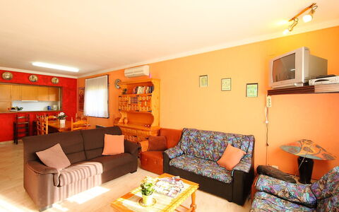 Don Felipe: Zimmer, Eigentum, Möbel, Wohnzimmer, Gebäude, Interior Design, Orange, Haus, Grundeigentum, Suite