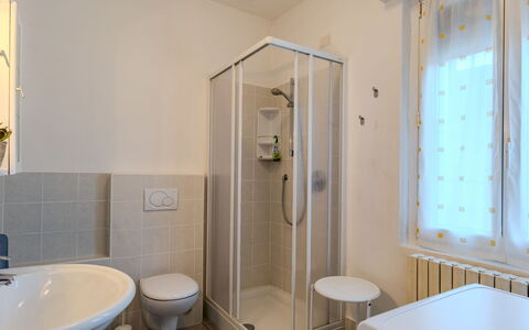 Delma: Interior Design, Flooring, Fussboden, Zimmer, Decke, Möbel, Armatur, Wohnung, Sinken, Zapfhahn