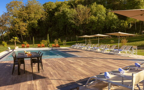 La Piazzetta, Borgo Campassini, Monteriggioni: Schwimmbad, Gartenmöbel, Möbel, Resort, Sonnenliege, Stuhl, Eco Hotel, Regenschirm, Freizeit, Garten