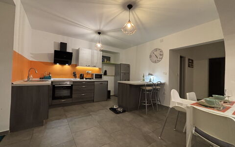 Appartamento Soul & Travel Ac And Wifi Croazia: Interior Design, Flooring, Möbel, Fussboden, Decke, Holz, Küche, Countertop, Zimmer, Beleuchtung