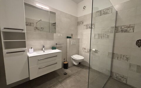 Appartamento Soul & Travel Ac And Wifi Croazia: Flooring, Fussboden, Armatur, Interior Design, Badezimmer, Installation, Fliese, Bad Sink