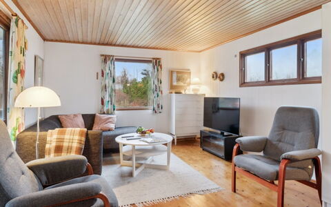 Ginette - 500M from the Sea: Möbel, Interior Design, Flooring, Wand, Fussboden, Holz, Decke, Zimmer, Wohnzimmer, Couch