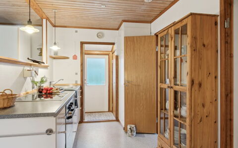 Ginette - 500M from the Sea: Flooring, Holz, Interior Design, Decke, Möbel, Countertop, Cabinetry, Fussboden, Küche, Light Fixture