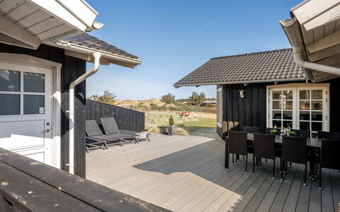 Djuna - 550M from the Sea: Holz, Zuhause, Veranda, Deck, Hartholz, Dach, Holzbeize, Holzboden, Eco Hotel
