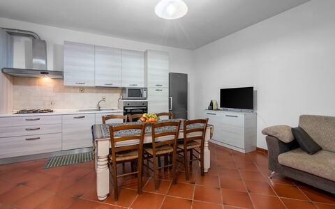 Borgo House In Florentine Hills With Pool: Flooring, Interior Design, Fussboden, Möbel, Küche, Countertop, Zimmer, Decke, Küchengerät, Cabinetry