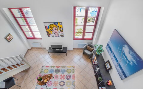 Studio Republique: Flooring, Interior Design, Fussboden, Decke, Zimmer, Zuhause, Wohnung, Wohnzimmer, Holzboden, Stuhl