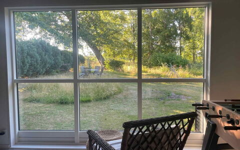 Floora - 20M from the Sea: Glas, Daylighting, Schatten, Gehölz, Stuhl, Fensterbehandlung, Eco Hotel, Küche & Esszimmer Tisch, Gartenbauten